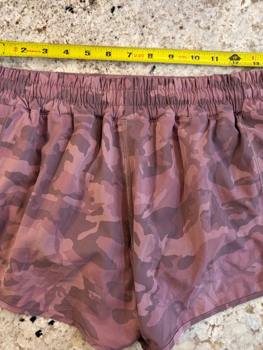 lululemon hotty hot camo pink taupe shorts